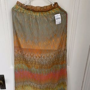Beautiful NEW Socialite Skirt, Sz SMALL